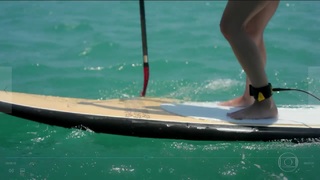 Isis Valverde feet photo thumbnail