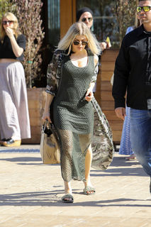 Fergie feet photo thumbnail