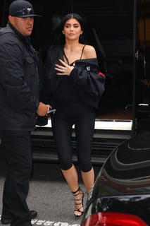 Kylie Jenner feet photo thumbnail