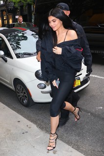 Kylie Jenner feet photo thumbnail