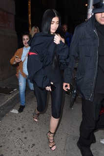 Kylie Jenner feet photo thumbnail