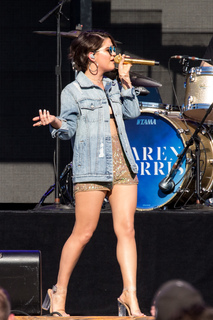 Maren Morris feet photo thumbnail