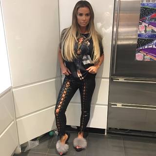 Katie Price feet photo thumbnail