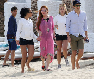 Lindsay Lohan feet photo thumbnail