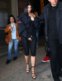 Kylie Jenner feet photo thumbnail