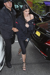 Kylie Jenner feet photo thumbnail