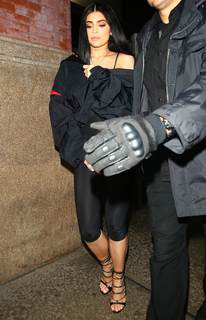 Kylie Jenner feet photo thumbnail