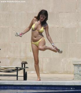 Anna Friel feet photo thumbnail