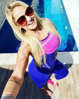 Karin Klemp feet photo thumbnail