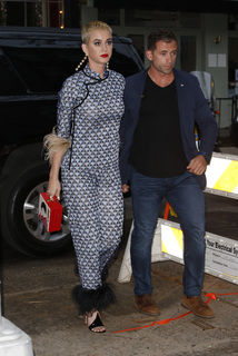 Katy Perry feet photo thumbnail
