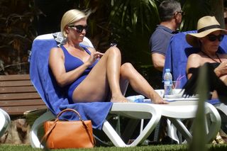Denise Van Outen feet photo thumbnail