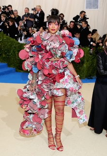 Rihanna feet photo thumbnail