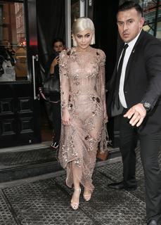 Kylie Jenner feet photo thumbnail