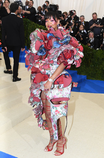 Rihanna feet photo thumbnail