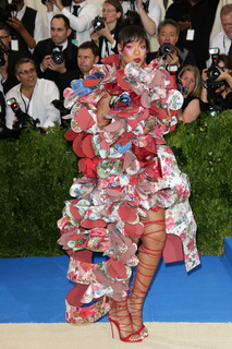 Rihanna feet photo thumbnail
