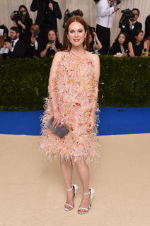 Julianne Moore feet photo thumbnail