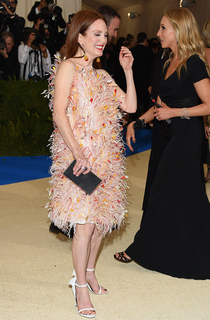 Julianne Moore feet photo thumbnail