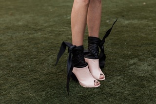 Katie Cassidy feet photo thumbnail