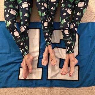 Katie Cassidy feet photo thumbnail