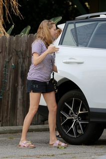 Amanda Seyfried feet photo thumbnail