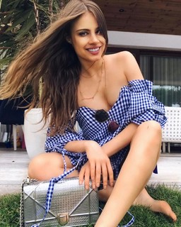 Xenia Tchoumitcheva feet photo thumbnail