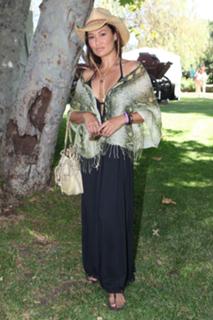 Tia Carrere feet photo thumbnail