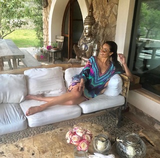Melanie Sykes feet photo thumbnail