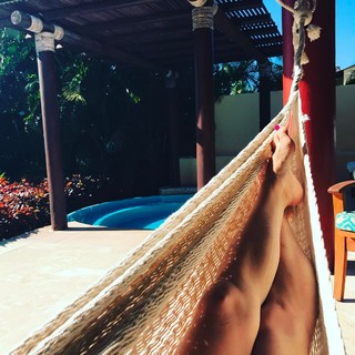 Catherine Bell feet photo thumbnail