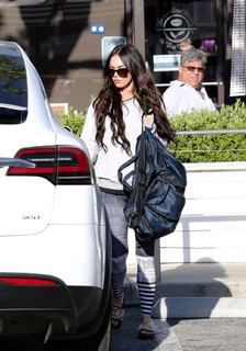 Megan Fox feet photo thumbnail