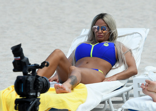 Katie Price feet photo thumbnail