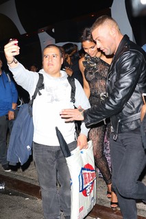 Halle Berry feet photo thumbnail