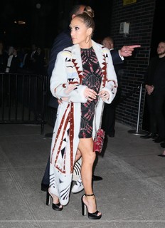 Jennifer Lopez feet photo thumbnail