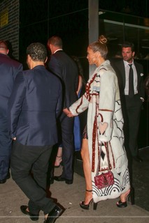 Jennifer Lopez feet photo thumbnail