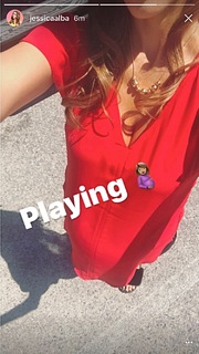Jessica Alba feet photo thumbnail