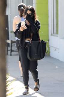 Vanessa Hudgens feet photo thumbnail