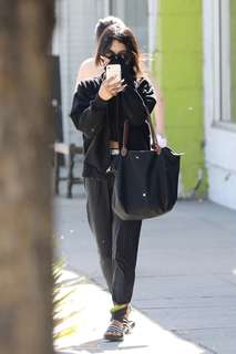 Vanessa Hudgens feet photo thumbnail