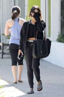 Vanessa Hudgens feet photo thumbnail
