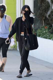 Vanessa Hudgens feet photo thumbnail