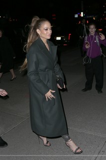 Jennifer Lopez feet photo thumbnail