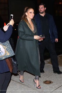 Jennifer Lopez feet photo thumbnail