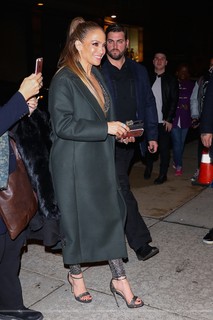 Jennifer Lopez feet photo thumbnail