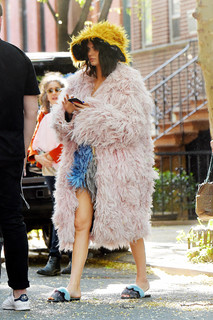 Kendall Jenner feet photo thumbnail