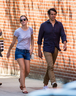 Emma Watson feet photo thumbnail