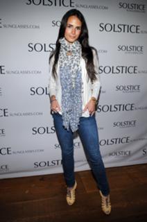 Jordana Brewster feet photo thumbnail