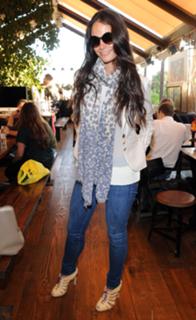 Jordana Brewster feet photo thumbnail