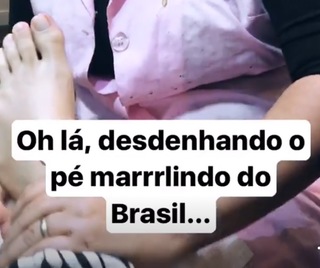 Carla Diaz feet photo thumbnail