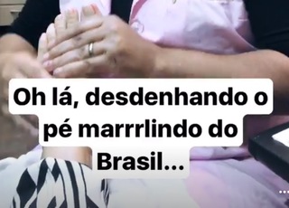 Carla Diaz feet photo thumbnail