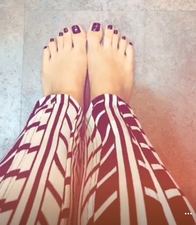 Carla Diaz feet photo thumbnail