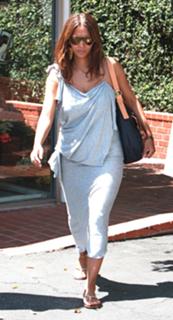 Halle Berry feet photo thumbnail