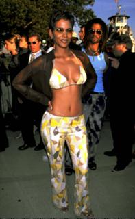 Halle Berry feet photo thumbnail